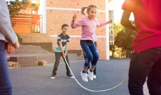 divertirsi-come-bambini-saltando-la-corda