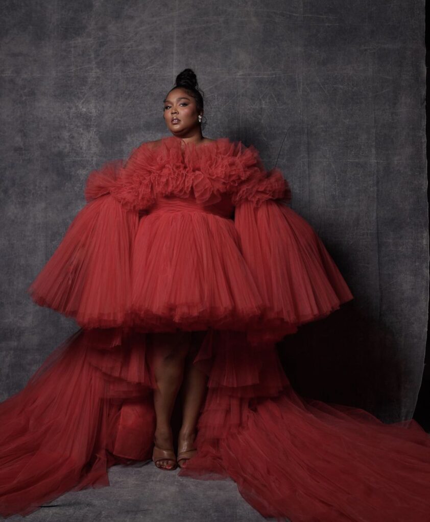 Plus Size Fashion sul tappeto rosso e al centro del palco al 74esimo Emmy’s
