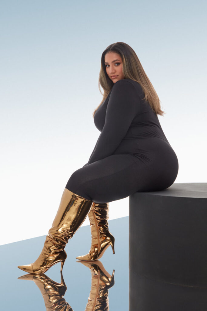 Completa il tuo look autunnale con queste scarpe e stivali da moda a figura!